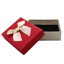 Geschenkbox, rot mit beiger Schleife