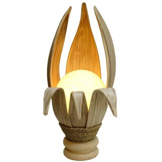 Lampe mit Ball und sechs Blättern