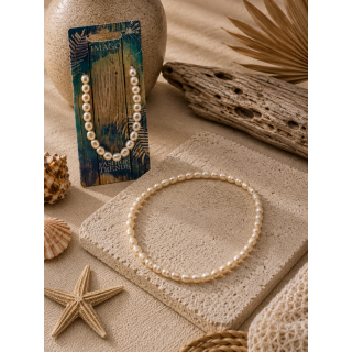 Necklace with pearls