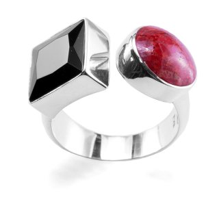 Ring, Silber mit Schaumkoralle u. Onyx, U: 55 mm