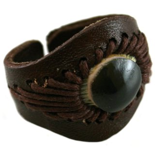 Ring aus Leder, Farbe: braun, mit Muschel, Größe variabel